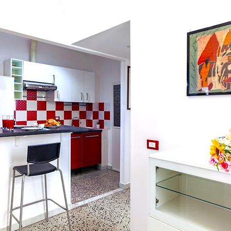 Hostly - Sant'Orsola Suite Apartment Рим Екстериор снимка