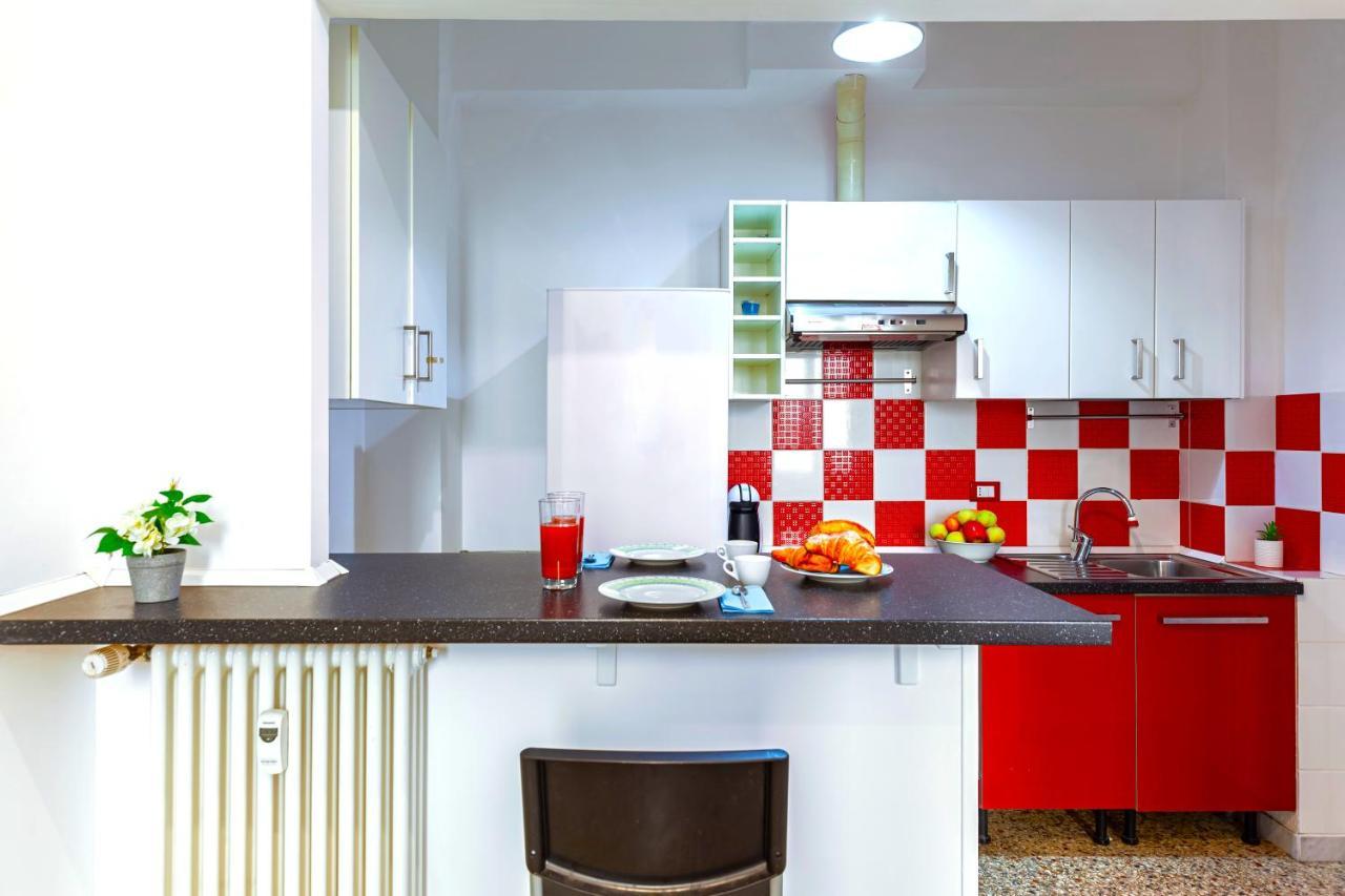 Hostly - Sant'Orsola Suite Apartment Рим Екстериор снимка