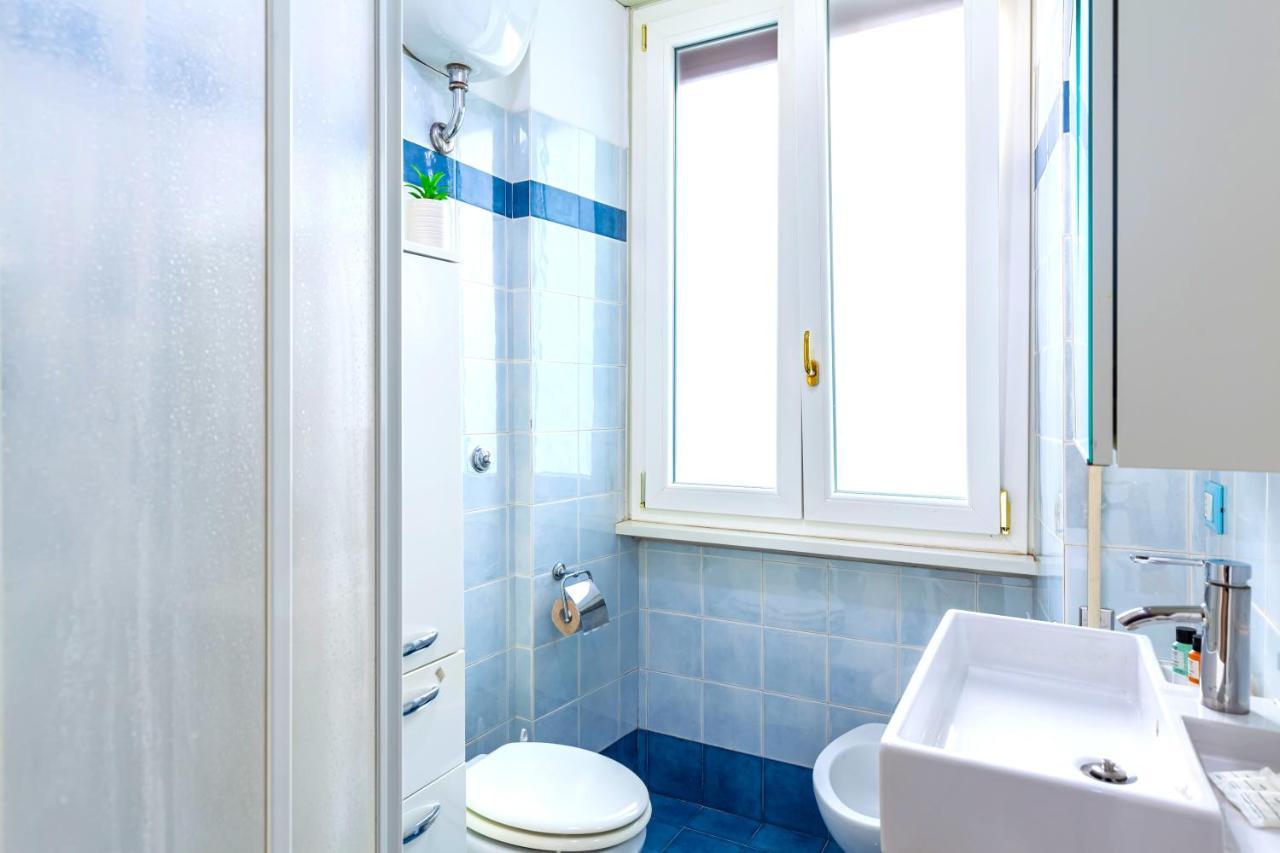 Hostly - Sant'Orsola Suite Apartment Рим Екстериор снимка
